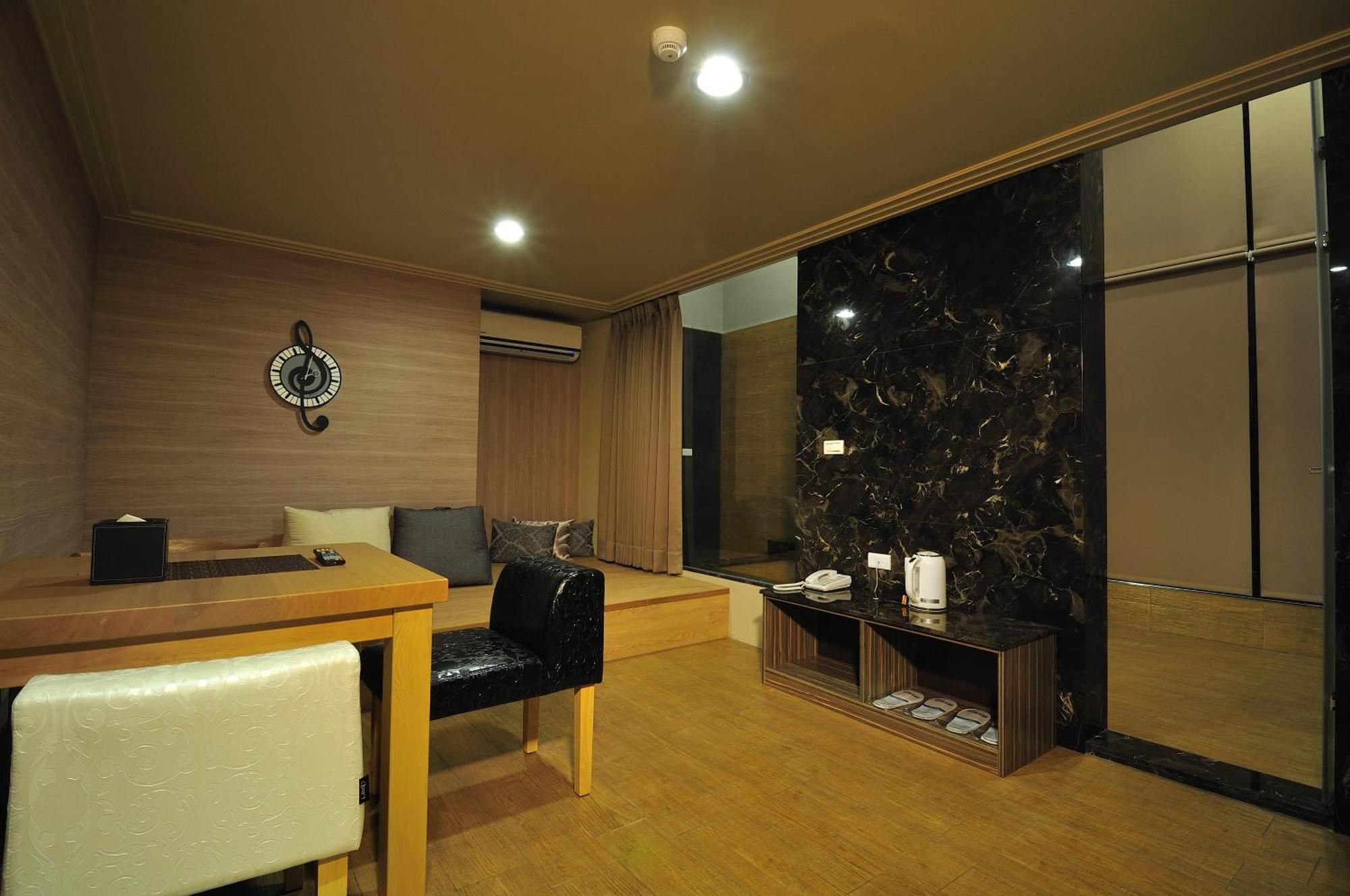58˚ Hotspring Hotel Jiaoxi Rum bild